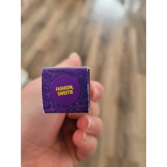 MAC‎ x Lisa Powder Powder Kiss Liquid Lipcolour Lip Gloss - Fashion Sweetie #4 - Picture 2 of 3